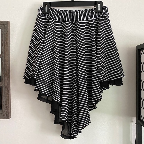 h.Naoto Honey asymmetrical flowy striped skirt - Picture 2 of 5